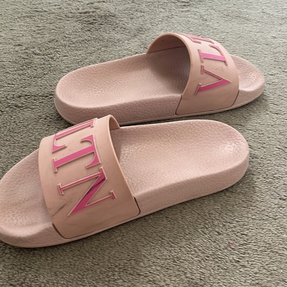 Womens Authentic Valentino pink pool slides - Picture 2 of 3
